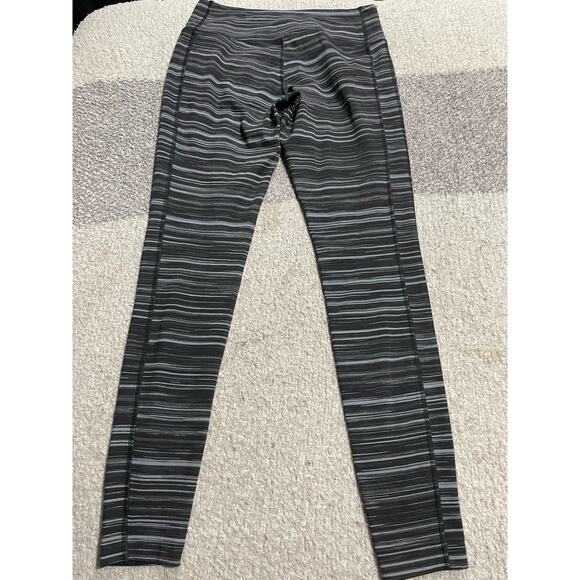 NWT Nike Dri Fit Leggings Women's Size Medium Gray White Stripe 645798 MSRP $55 - Picture 1 of 9